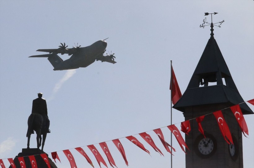Türkiye iliklerine kadar Cumhuriyet'i kutluyor! Nereye baksan kırmızı-beyaz! 🤍❤️Meydanlarda 7'den 70'e 100. yıl coşkusu - Resim: 4