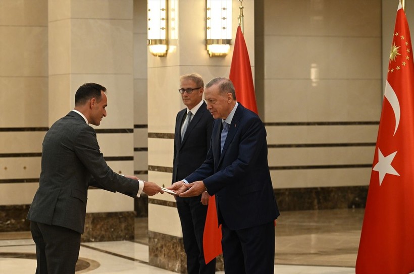 Cumhurbaşkanı Erdoğan Slovenya Büyükelçisi Rencelj'in çocuklarının elini öptü - Resim: 6