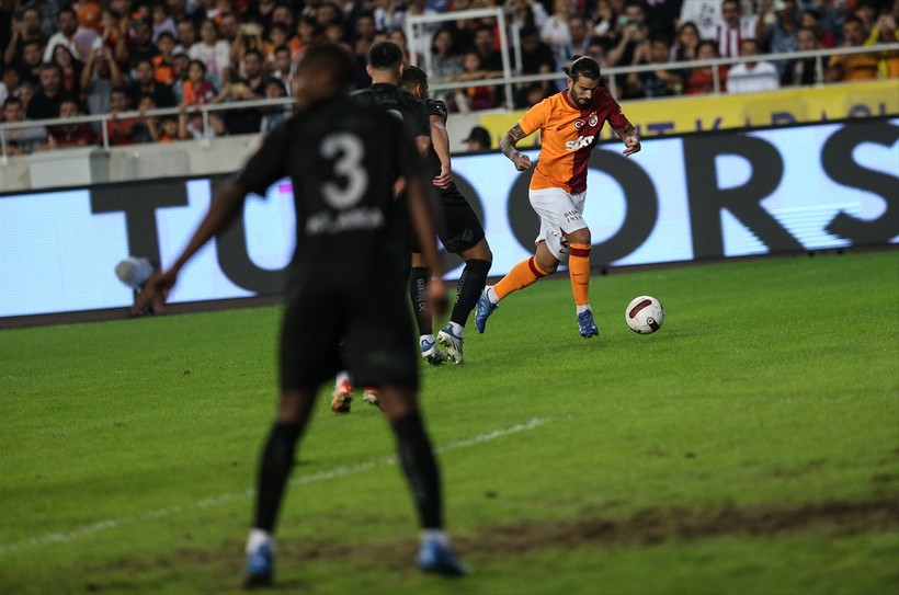 Ligde namağlup takım kalmadı: Galatasaray, Mersin'de ilk yenilgisini aldı - Resim : 14