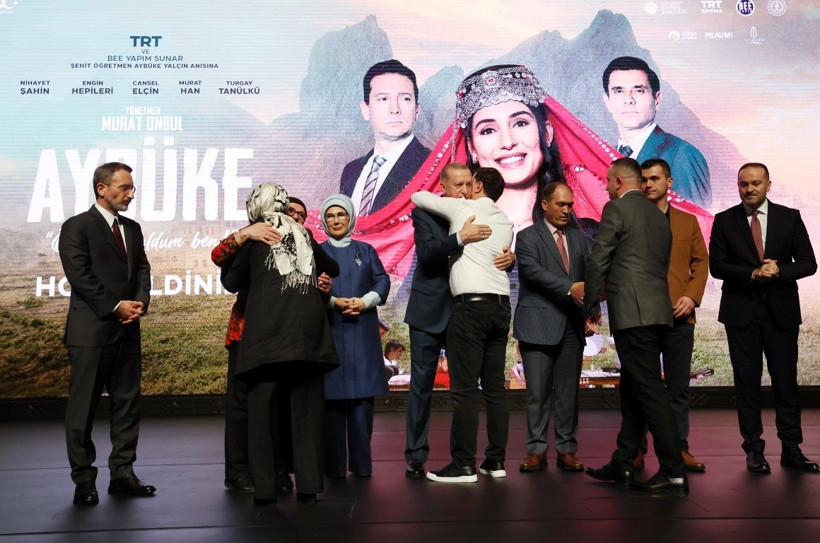 Cumhurbaşkanı Recep Tayyip Erdoğan 'Aybüke' filminin galasına katıldı! Bağlaması Cumhurbaşkanı Erdoğan'a emanet - Resim: 9