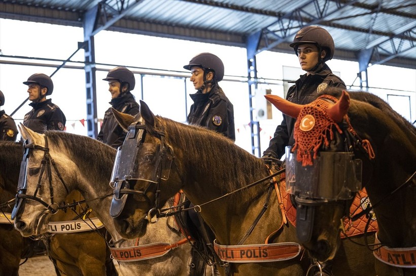 Ankara Emniyet Müdürlüğü bünyesinde atlı polislerin zorlu eğitim aşamaları - Resim: 5