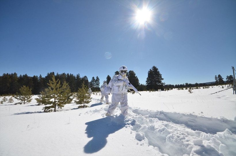 Komandoların Kars'ın karlı dağlarında zorlu eğitimi❄️⛷️🗻 - Resim: 63