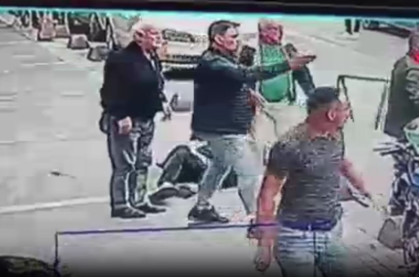 Tokat'ta sokak ortasında keserli saldırı kamerada - Resim: 4