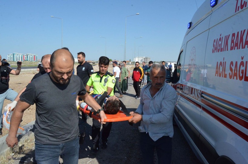 AYT sınavına giderken korkunç kaza: 1 ölü, 10 yaralı - Resim: 3