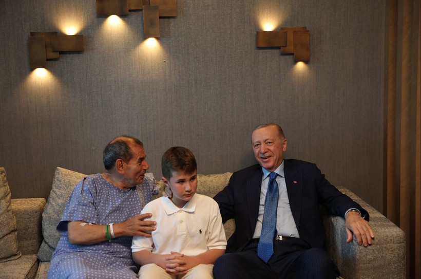 Cumhurbaşkanı Erdoğan ameliyat olan Dursun Özbek'i ziyaret etti - Resim : 3