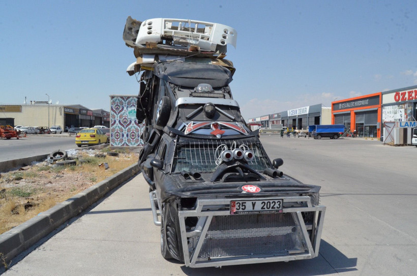 Bilim kurgu filmlerindeki araçları andıran modifiye otomobil, trafikten menedildi - Resim: 1