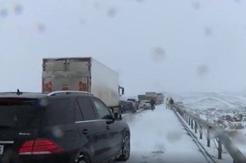 Türkiye'nin Doğusu bu sabahtan itibaren etkili olan kara teslim oldu! Şanlıurfa - Diyarbakır yolu ulaşıma kapandı - Resim: 4
