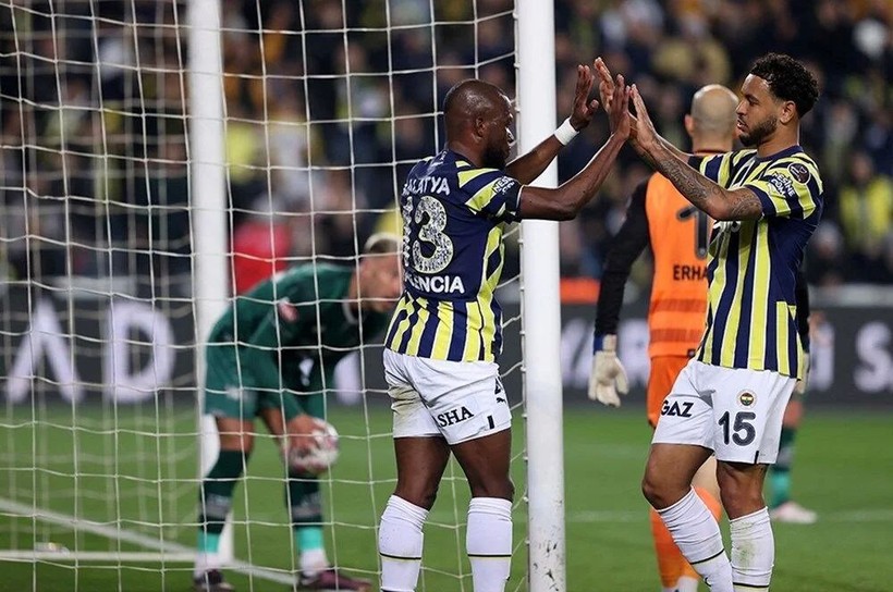 Fenerbahçe'nin golcüsü Valencia efsaneler arasına girdi - Resim: 8
