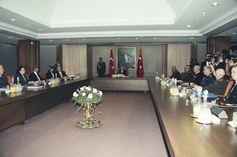 Türkiye Cumhuriyeti'nin 'postmodern darbesi' 28 Şubat'ın üzerinden 26 yıl geçti - Resim: 20