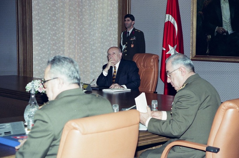 Türkiye Cumhuriyeti'nin 'postmodern darbesi' 28 Şubat'ın üzerinden 26 yıl geçti - Resim: 21
