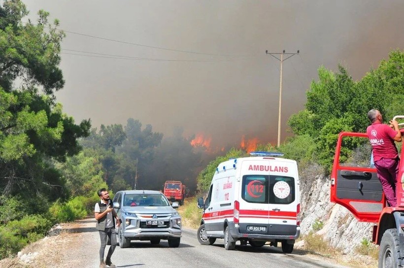 Manisa ve Kahramanmaraş’ta orman yangını! Bir mahalle tahliye edildi - Resim: 1