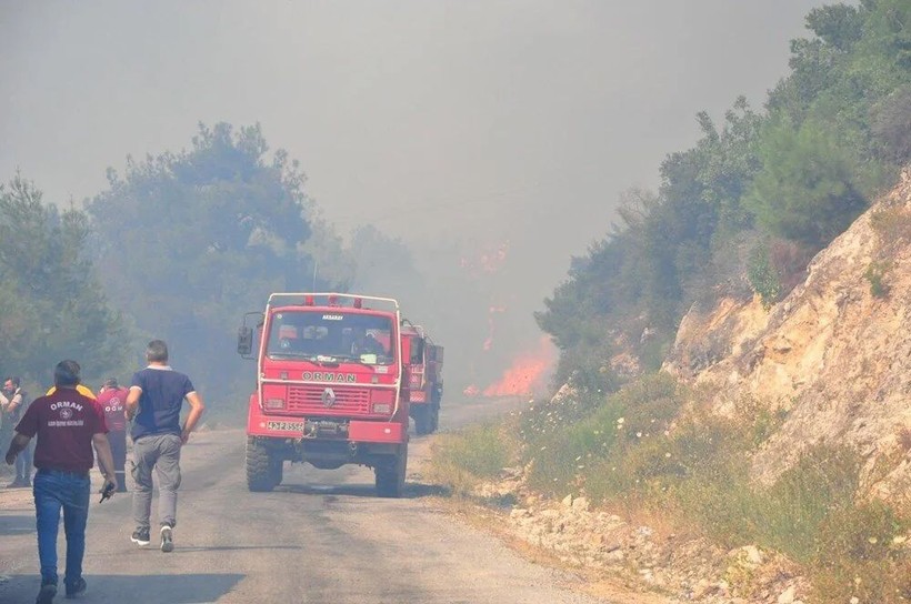 Manisa ve Kahramanmaraş’ta orman yangını! Bir mahalle tahliye edildi - Resim: 4