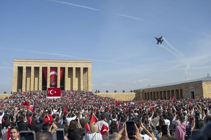 100. Yıl Kutlamaları nedeniyle Anıtkabir'de dün ziyaretçi rekoru kırıldı - Resim: 29