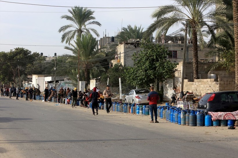 İsrail-Hamas ateşkesinden sonra Gazze'de tüp kuyruğu - Resim: 1