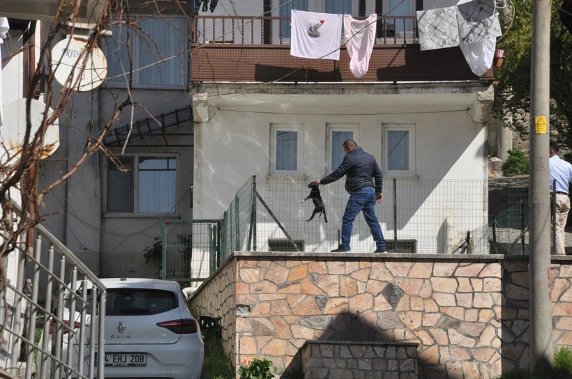Boğulmak üzere olan yavru köpeği vatandaşlar kurtardı - Resim: 3