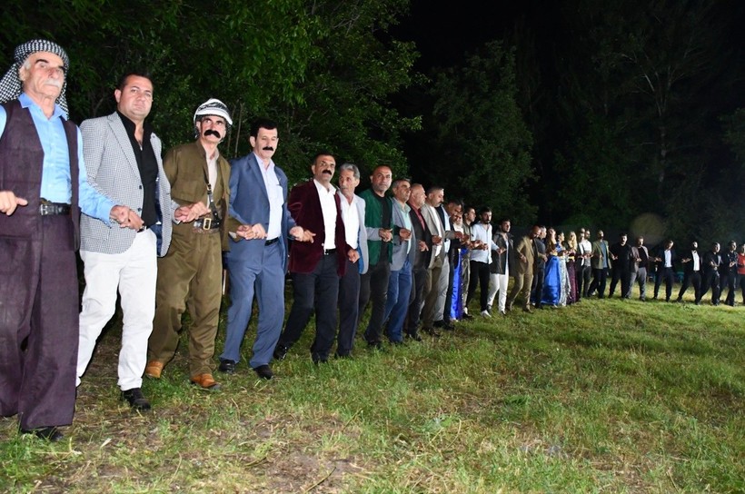 Şırnak'ta Jirki aşireti lideri kardeşini evlendirdi! Dolarlar ve TL'ler valizlere sığmadı - Resim: 7