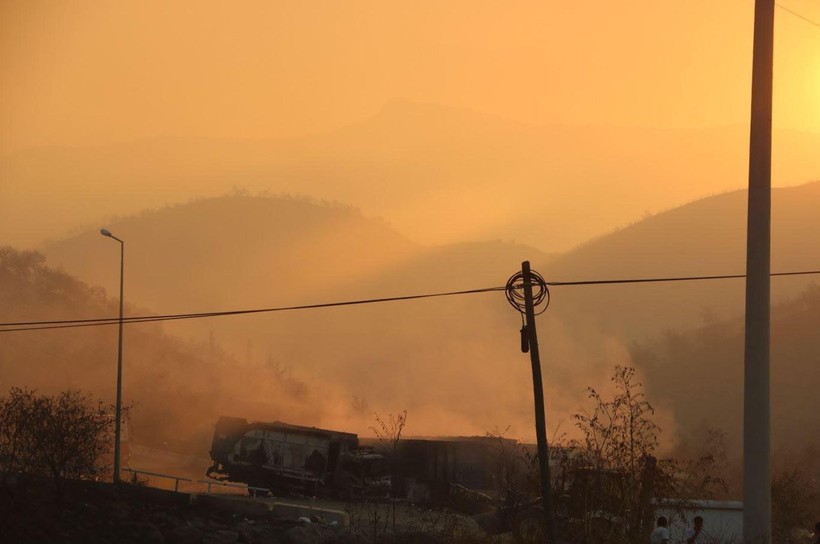 İzmir'deki yangın felaketinin bilançosu gün ağarınca ortaya çıktı - Resim: 6