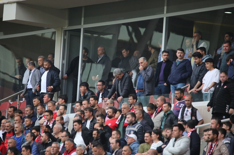 Sivas’ta 'Yönetim istifa' sesleri - Resim : 1