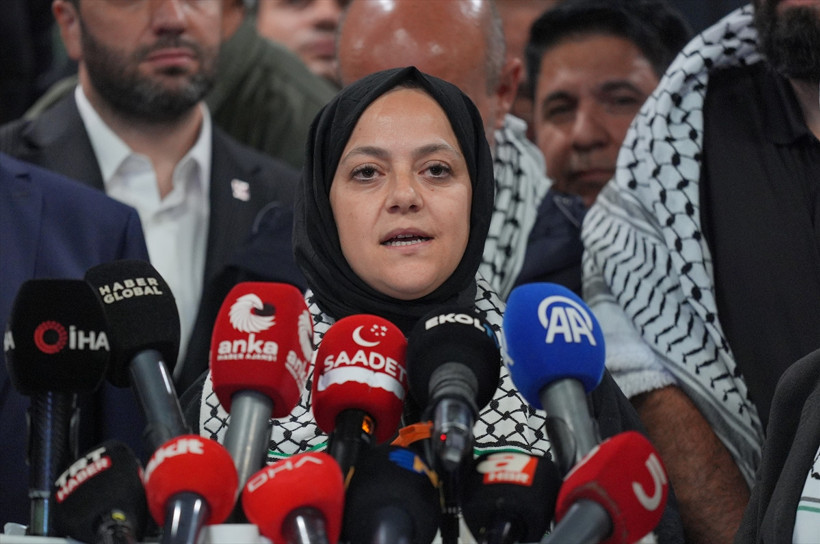 Özgürlük Filosu'nda alıkonulan 3 Türk milletvekili yurda döndü - Resim : 1