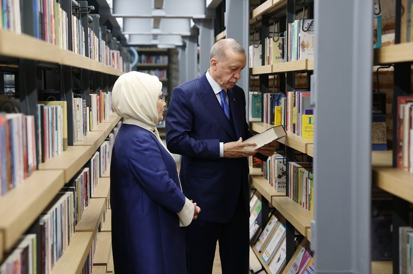 Cumhurbaşkanı Erdoğan, Rami Kütüphanesi'nin Açılış Törenine katıldı, kütüphane gezisi esnasında öğrencilerle çekilen fotoğraflar iç ısıttı - Resim: 22