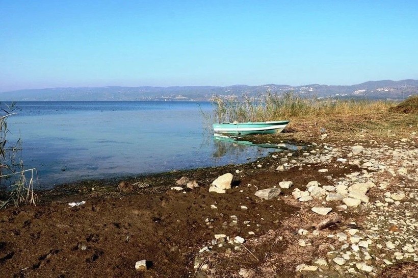 Sapanca Gölü'ndeki su miktarı her geçen gün azalıyor! Gölden gelen görüntüler 'alarm' niteliğinde - Resim: 4