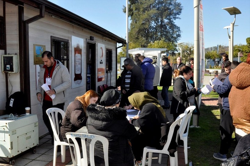 Ülkenin dört bir yanından depremzedelere kan bağışı yapılıyor - Resim: 34
