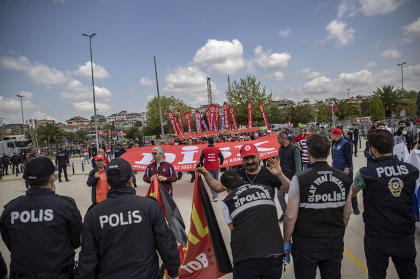 1 Mayıs Emek ve Dayanışma Günü dolayısıyla İstanbul ve Ankara'da geniş güvenlik önlemleri alınırken 1 Mayıs'ın kutlanacağı alanlar da düzenlendi - Resim : 10