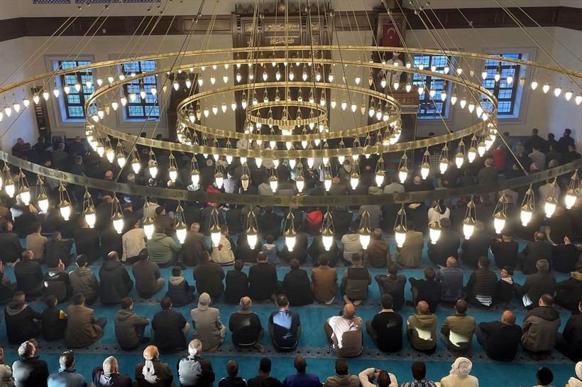 İslam aleminde bayram namazı coşkusu! Camiler doldu taştı - Resim: 144