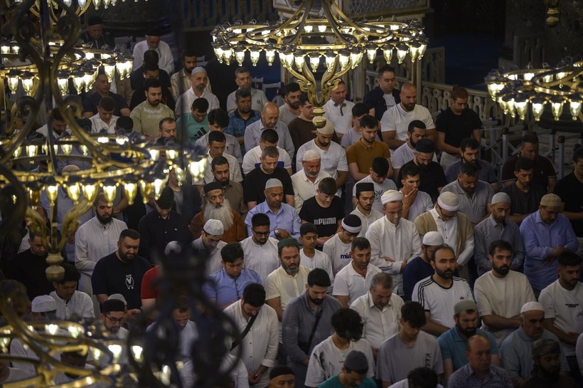 İslam aleminde bayram namazı coşkusu! Camiler doldu taştı - Resim: 29