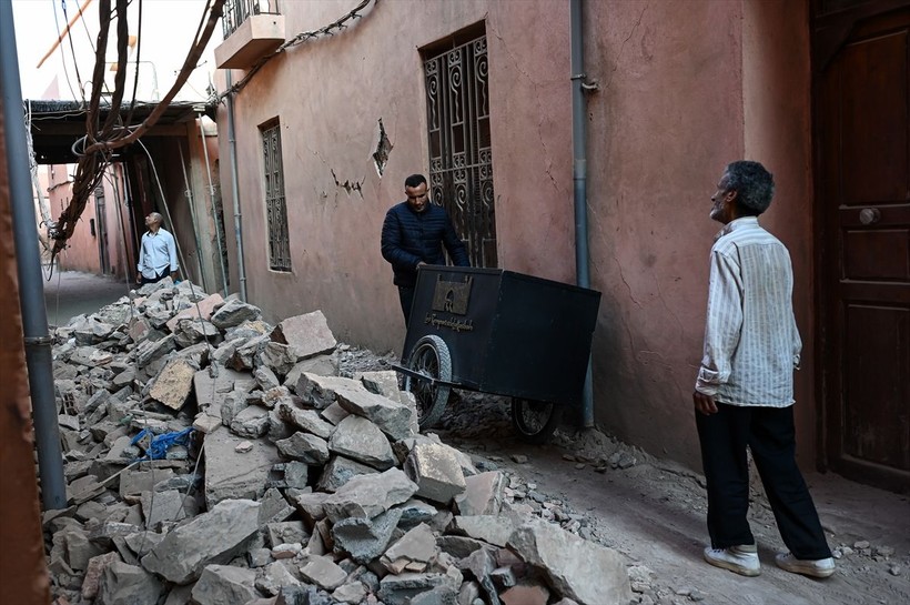 Fas'ı enkaza çeviren deprem! Göbek bağı kopmamış yenidoğan toprak altından çıkarıldı - Resim: 40