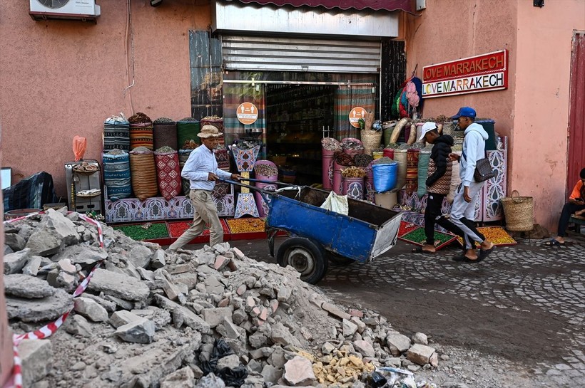 Fas'ı enkaza çeviren deprem! Göbek bağı kopmamış yenidoğan toprak altından çıkarıldı - Resim: 42