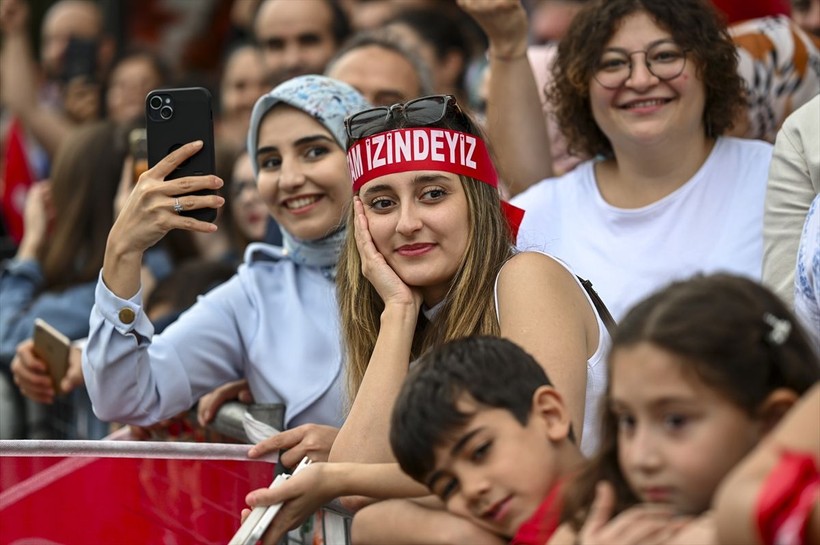 Türkiye iliklerine kadar Cumhuriyet'i kutluyor! Nereye baksan kırmızı-beyaz! 🤍❤️Meydanlarda 7'den 70'e 100. yıl coşkusu - Resim: 252