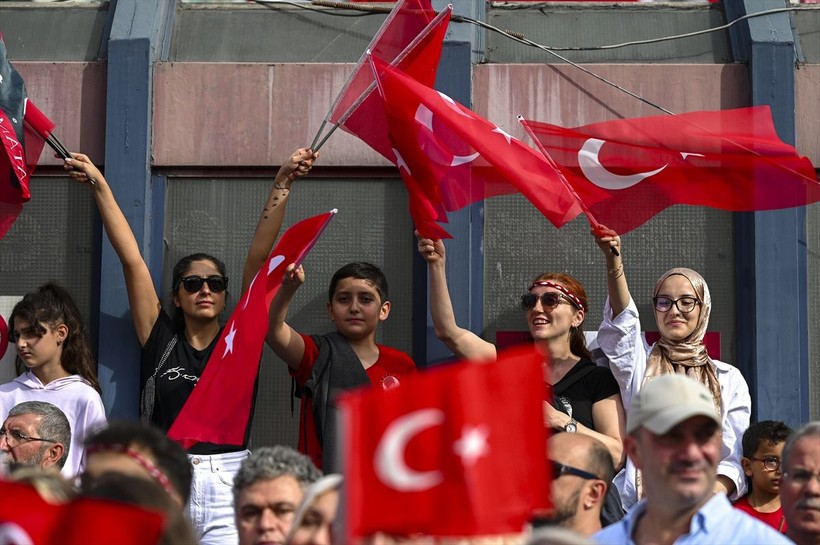 Türkiye iliklerine kadar Cumhuriyet'i kutluyor! Nereye baksan kırmızı-beyaz! 🤍❤️Meydanlarda 7'den 70'e 100. yıl coşkusu - Resim: 262