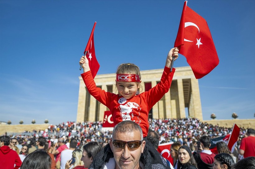 100. Yıl Kutlamaları nedeniyle Anıtkabir'de dün ziyaretçi rekoru kırıldı - Resim: 6