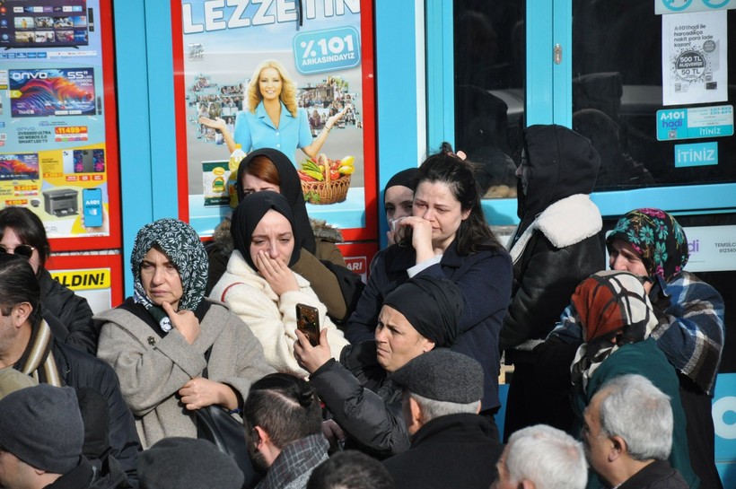 Trabzon'da 7 katlı binanın çatı katından atlayan anaokulu öğretmeni toprağa verildi - Resim: 4