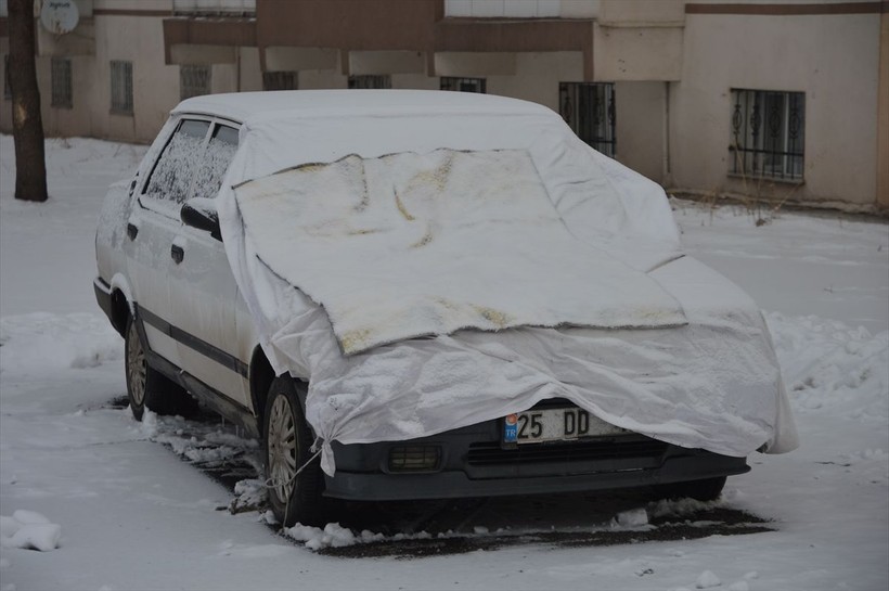 Doğu Anadolu'da dondurucu soğuklar etkisini gösteriyor! Akarsular dondu, çatılar buz tuttu - Resim: 27