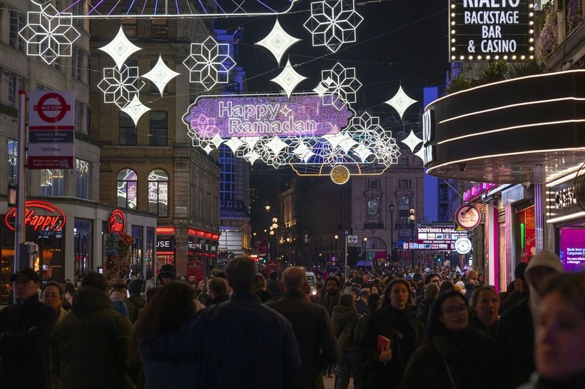 Londra'da Ramazan sevinci! Caddeler aydınlandı - Resim: 3