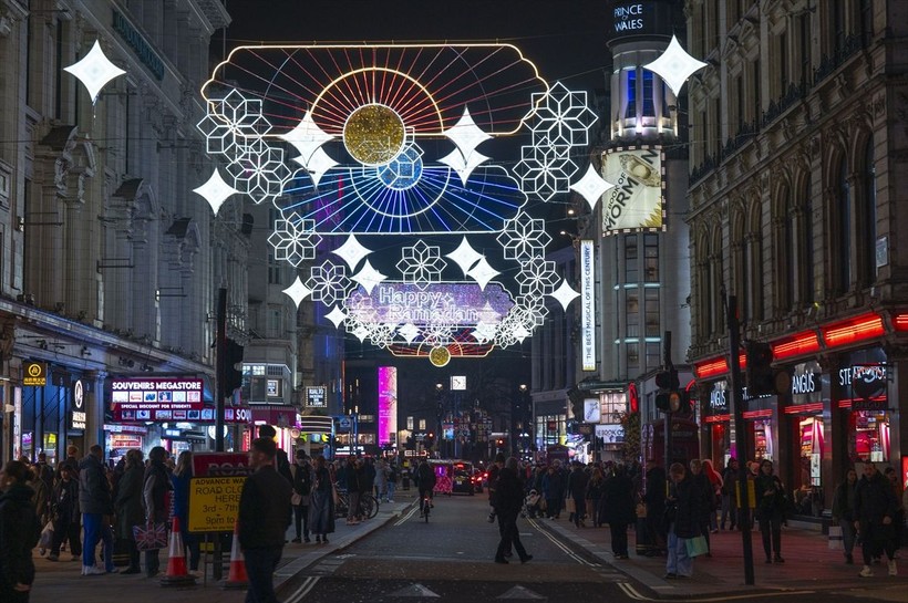 Londra'da Ramazan sevinci! Caddeler aydınlandı - Resim: 8