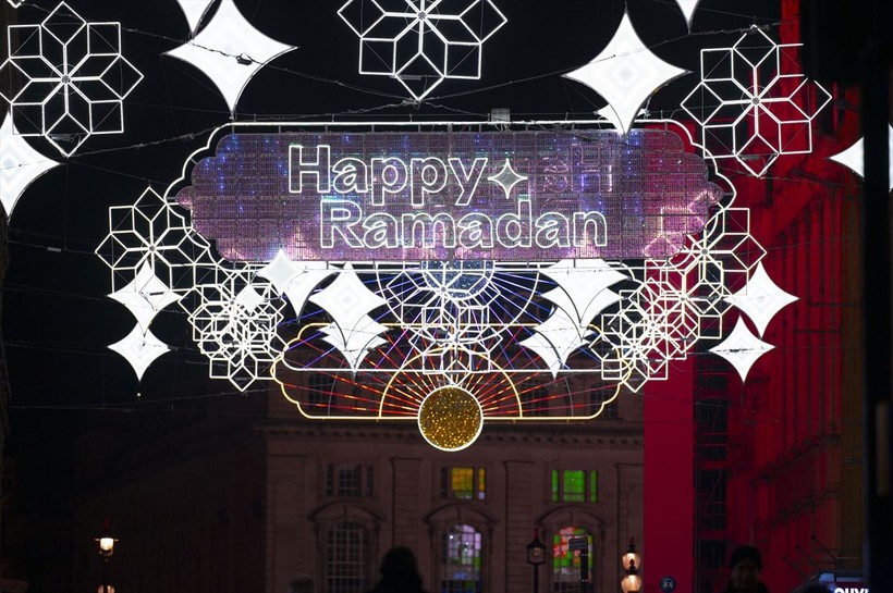 Londra'da Ramazan sevinci! Caddeler aydınlandı - Resim: 9
