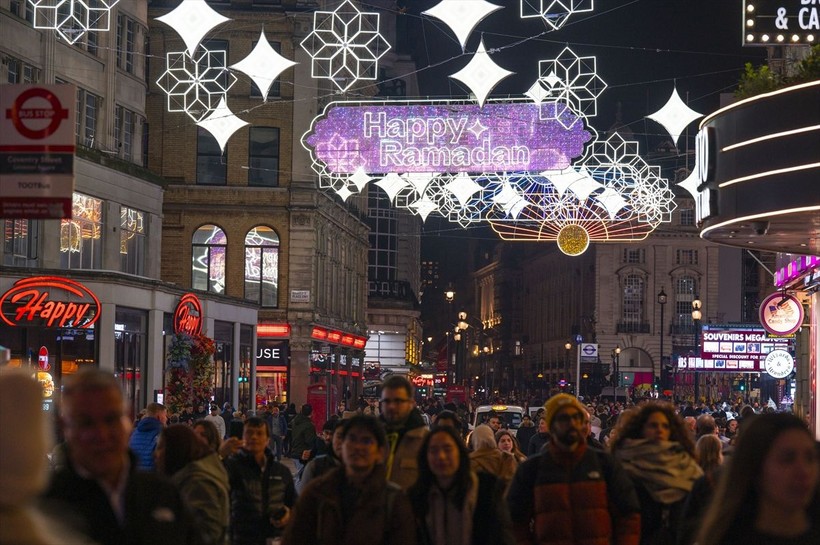 Londra'da Ramazan sevinci! Caddeler aydınlandı - Resim: 10