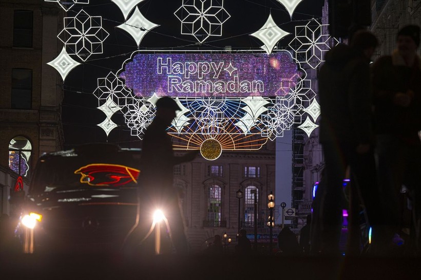 Londra'da Ramazan sevinci! Caddeler aydınlandı - Resim: 11
