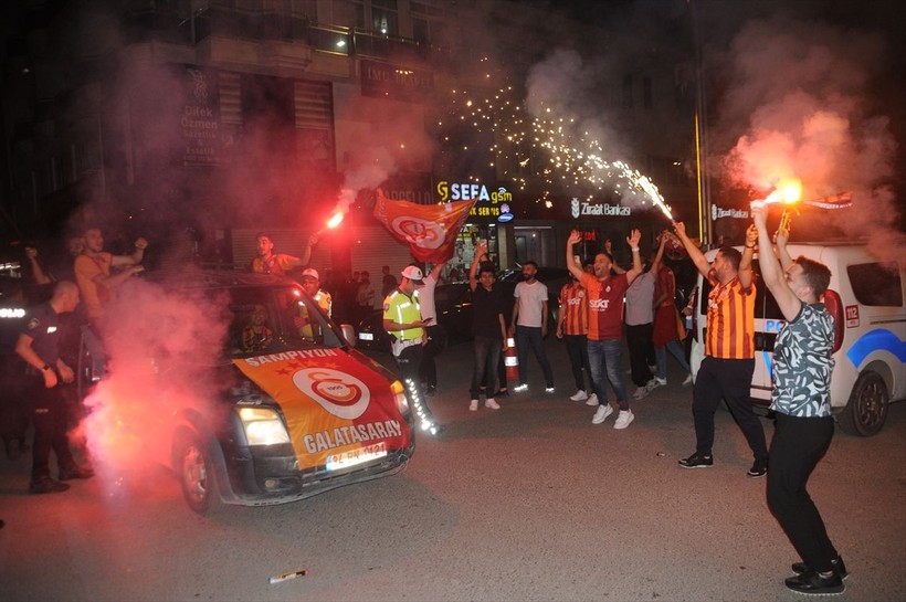 Türkiye'nin dört bir yanında yaşayan vatandaşlar, Galatasaray'ın şampiyonluğunu kutladı - Resim: 45