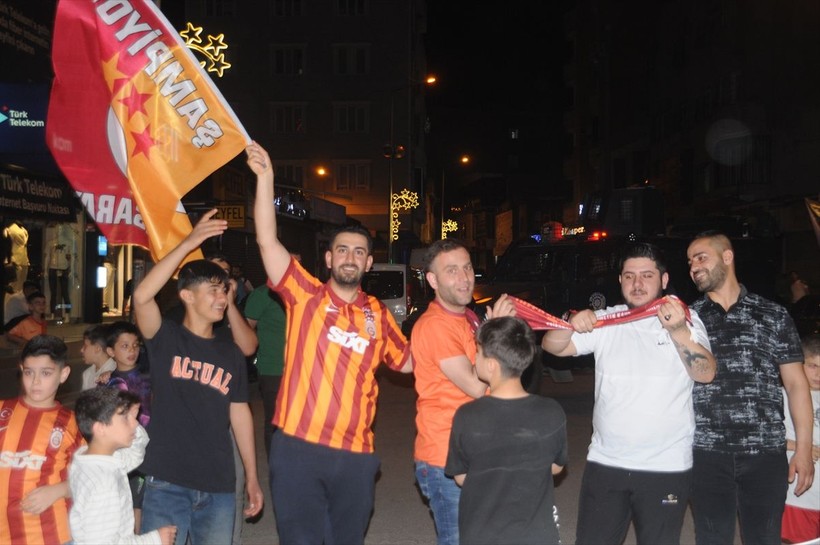 Türkiye'nin dört bir yanında yaşayan vatandaşlar, Galatasaray'ın şampiyonluğunu kutladı - Resim: 47