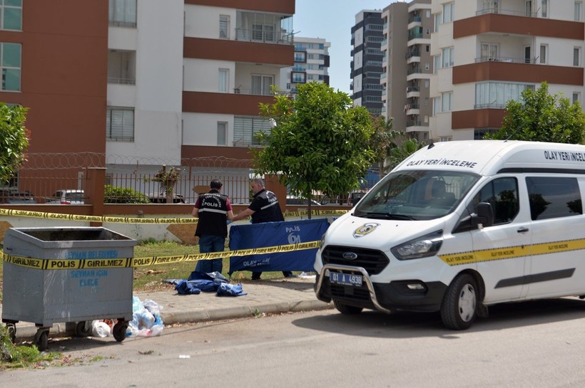 Çöpten kağıda sarılı insan kafatası çıktı - Resim: 5