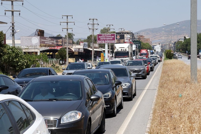 Bir ucu Aydın'da, diğer ucu Muğla’da: Hafta sonu tatilcileri trafiği felç etti - Resim: 6