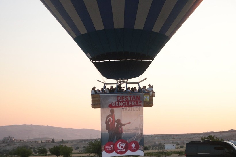 Sıcak hava balonları, Türk bayrağı ve şehit Ömer Halisdemir posteri ile havalandı - Resim: 4