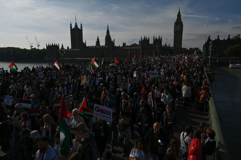 Gazze ateşkesi sonrası Londra’da binler yürüdü - Resim: 8
