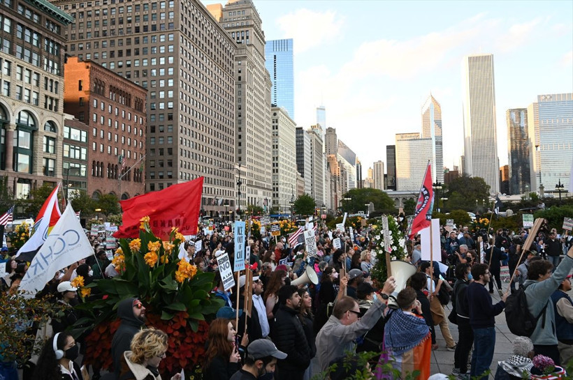 New York'ta on binlerce kişi "Krallara Hayır" protestolarında Trump yönetimini eleştirdi - Resim: 6