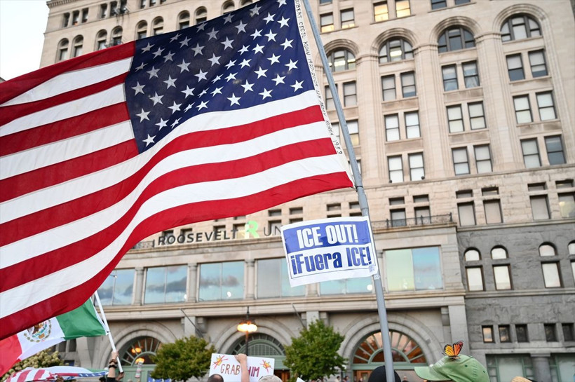 New York'ta on binlerce kişi "Krallara Hayır" protestolarında Trump yönetimini eleştirdi - Resim: 12