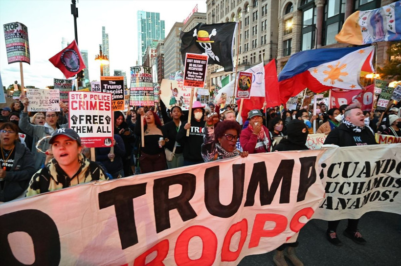 New York'ta on binlerce kişi "Krallara Hayır" protestolarında Trump yönetimini eleştirdi - Resim: 19